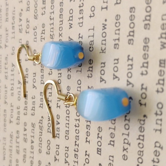 Princess Style Dainty Earrings Blue tone And Gold tone Accents - Picture 4 of 5